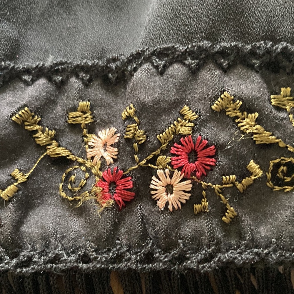 Embroidered & Fringe Tank - Picture 6 of 8